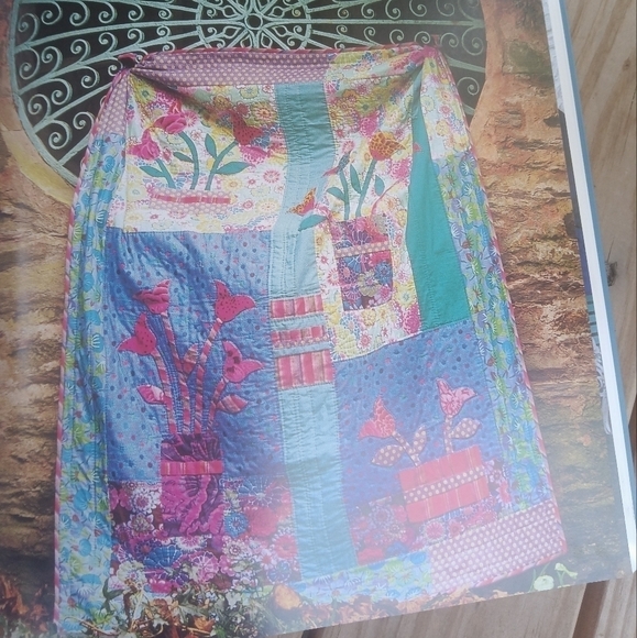 Large Fassett's Quilt Romance Quilting - Picture 7 of 7